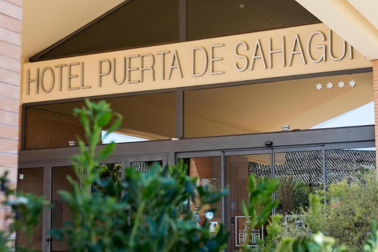 Hotel Puerta De Sahagún Kültér fotó